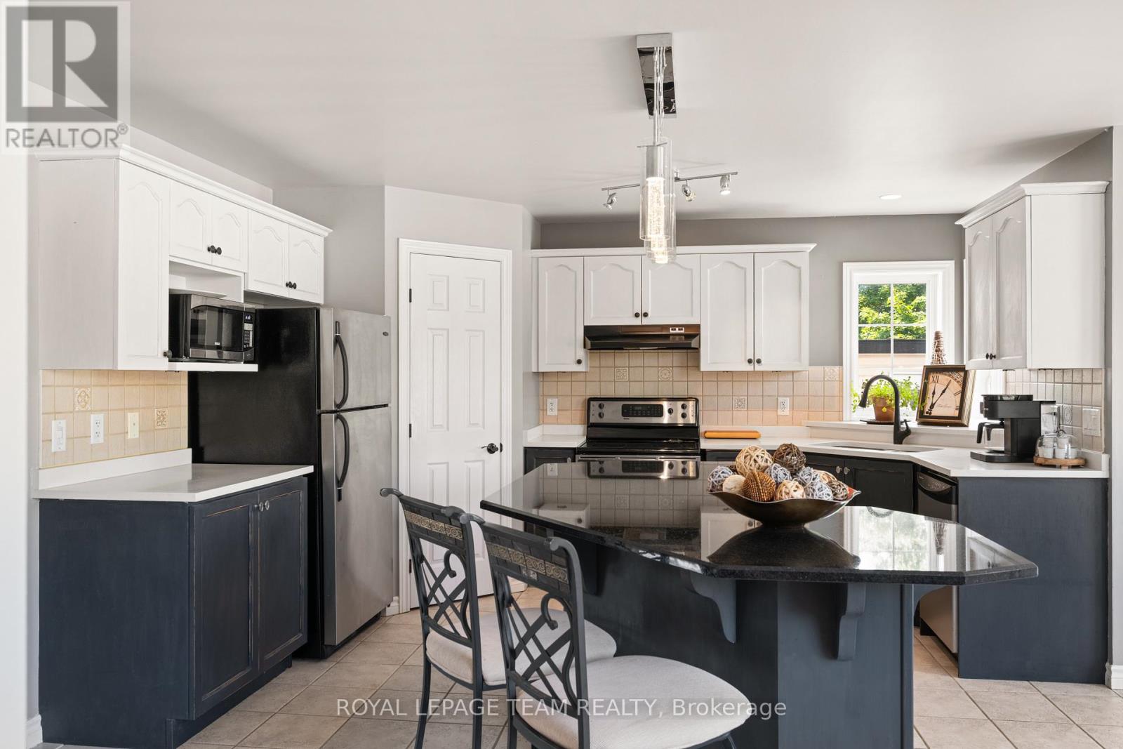 Photo 24 of 41 Blackshire Circle, Ottawa ON