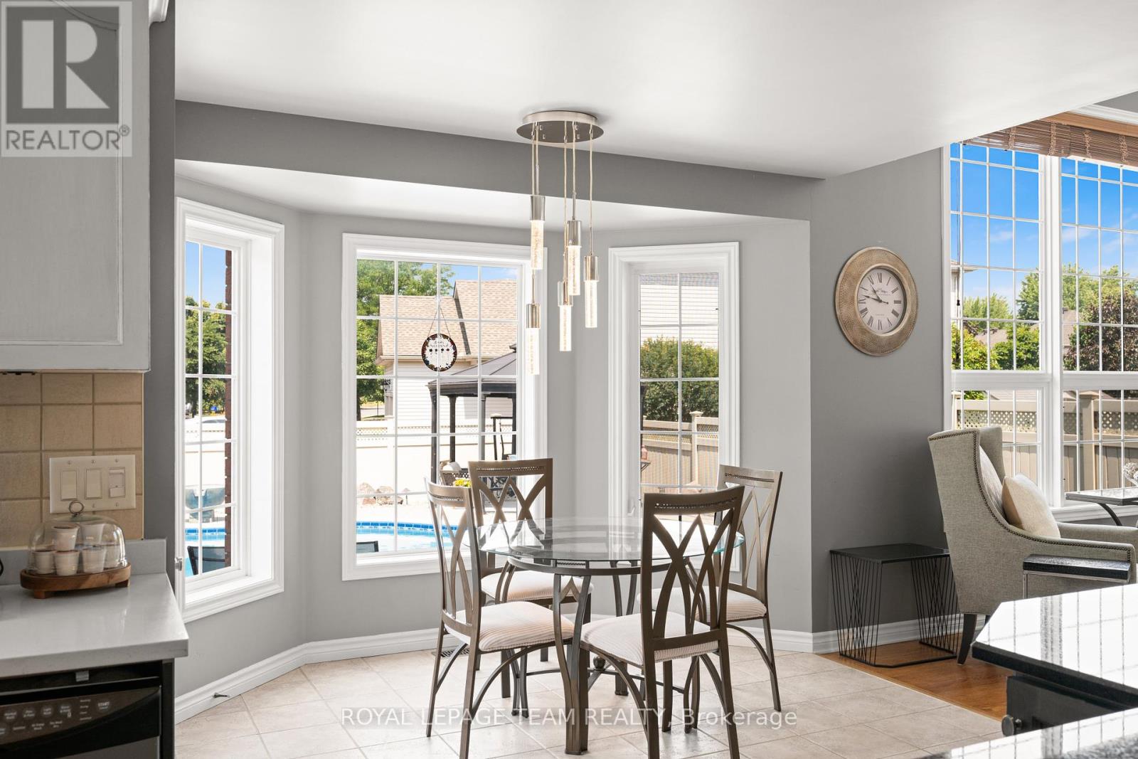 Photo 7 of 41 Blackshire Circle, Ottawa ON