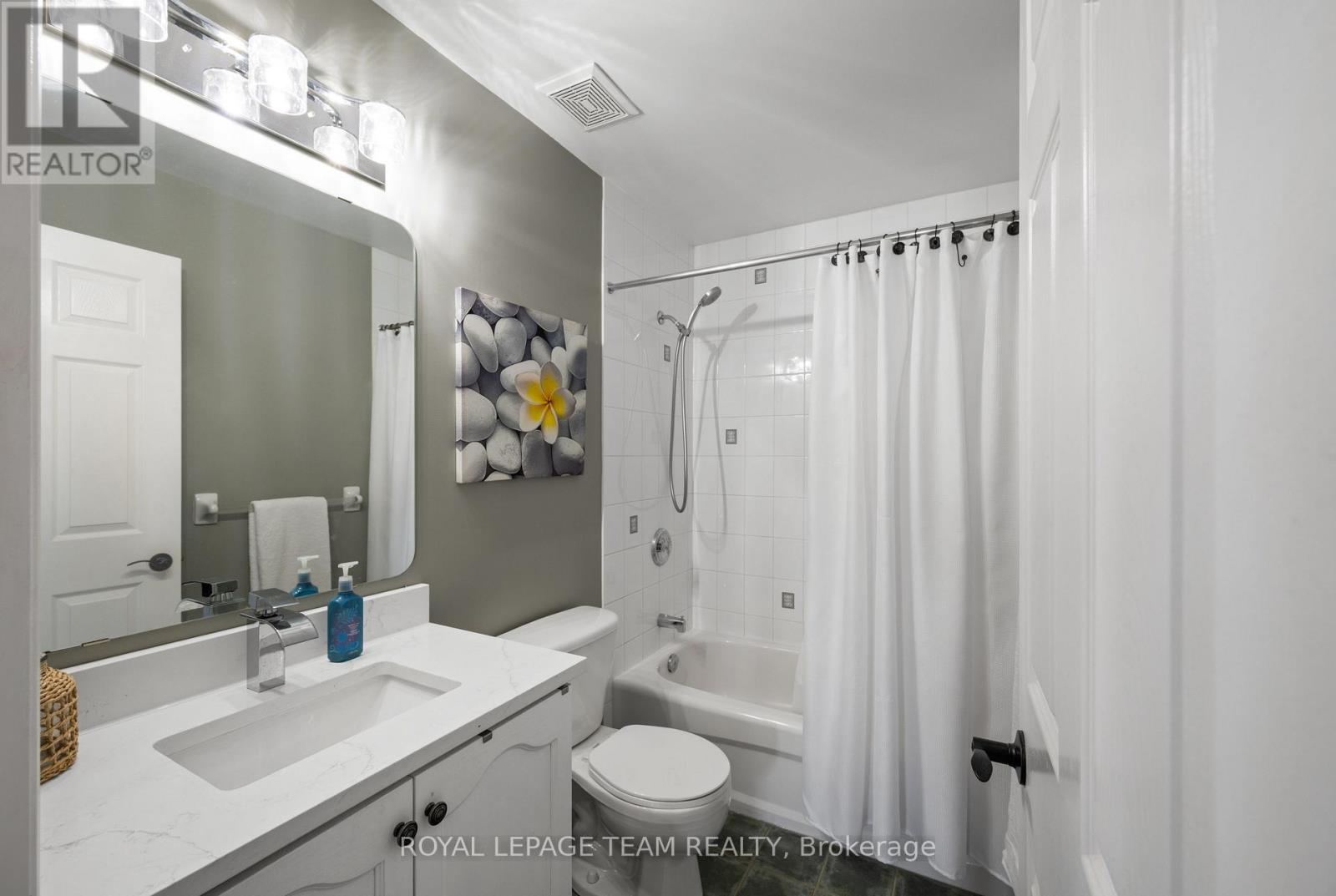 Photo 32 of 41 Blackshire Circle, Ottawa ON