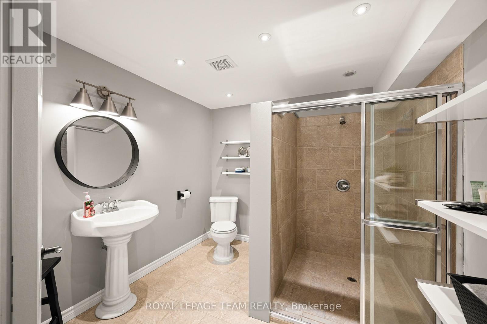 Photo 12 of 41 Blackshire Circle, Ottawa ON