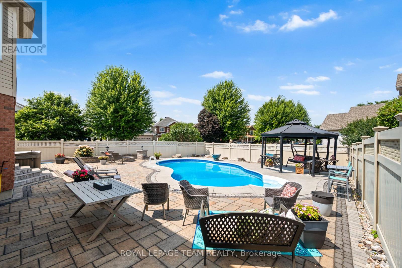 Photo 8 of 41 Blackshire Circle, Ottawa ON