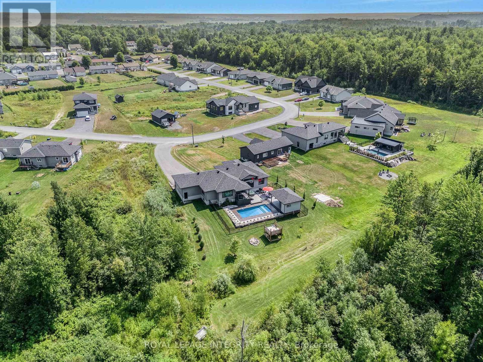 Photo 38 of 278 Roxanne Street, Clarencerockland ON