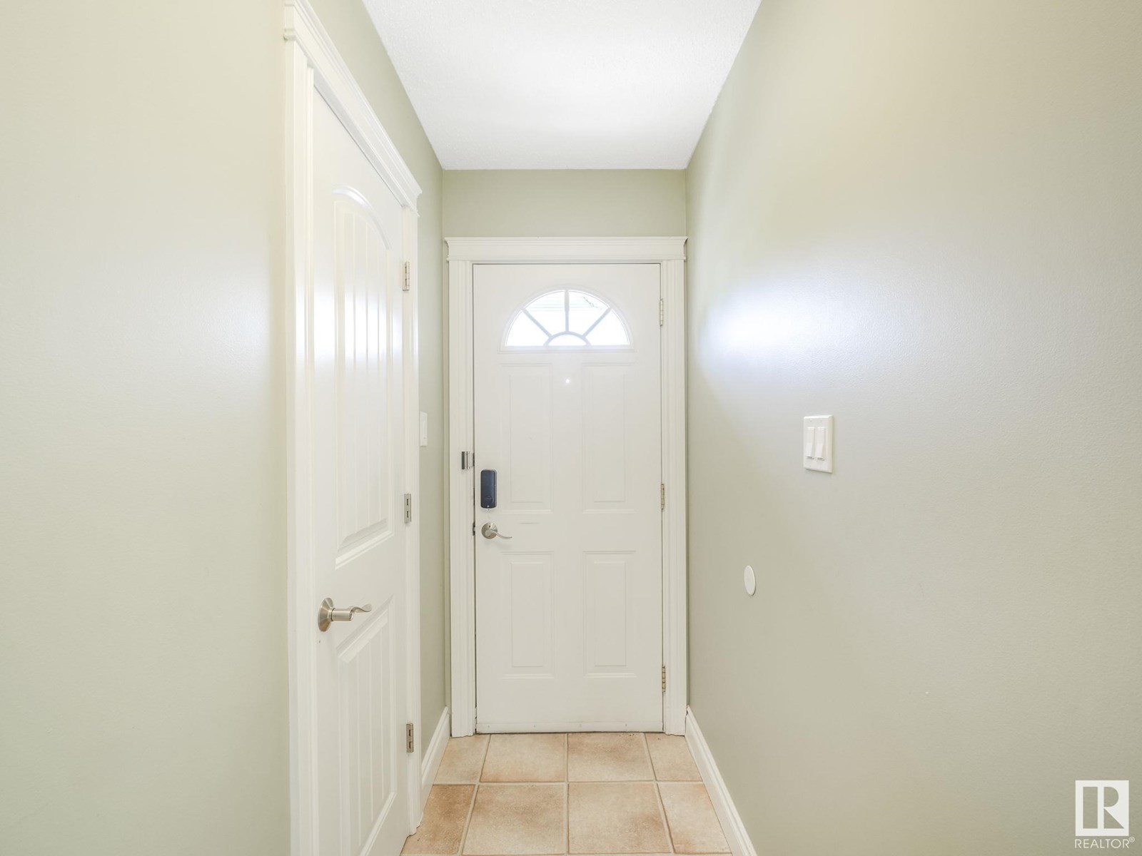 Photo 6 of 1170 Millbourne E Nw, Edmonton AB