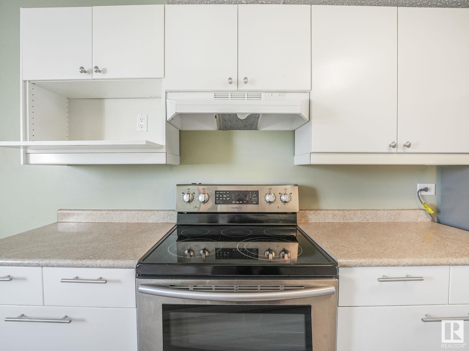 Photo 14 of 1170 Millbourne E Nw, Edmonton AB