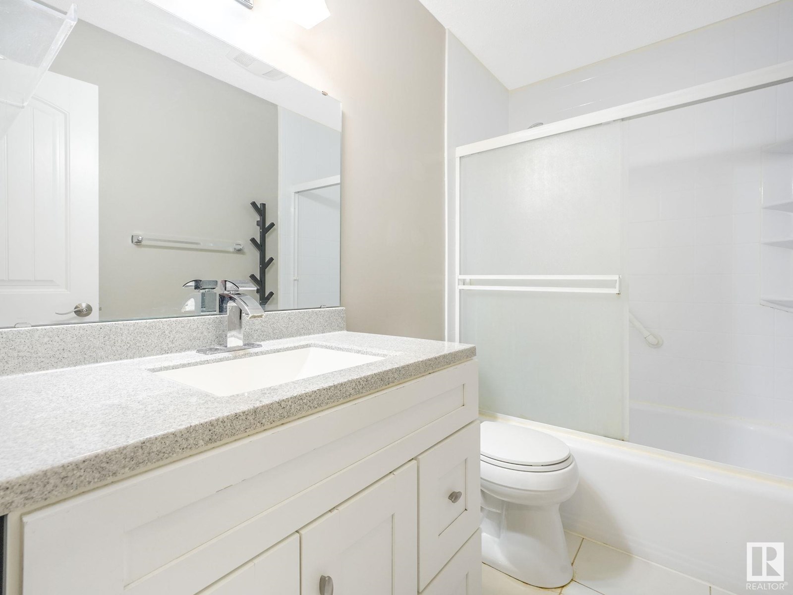 Photo 38 of 1170 Millbourne E Nw, Edmonton AB