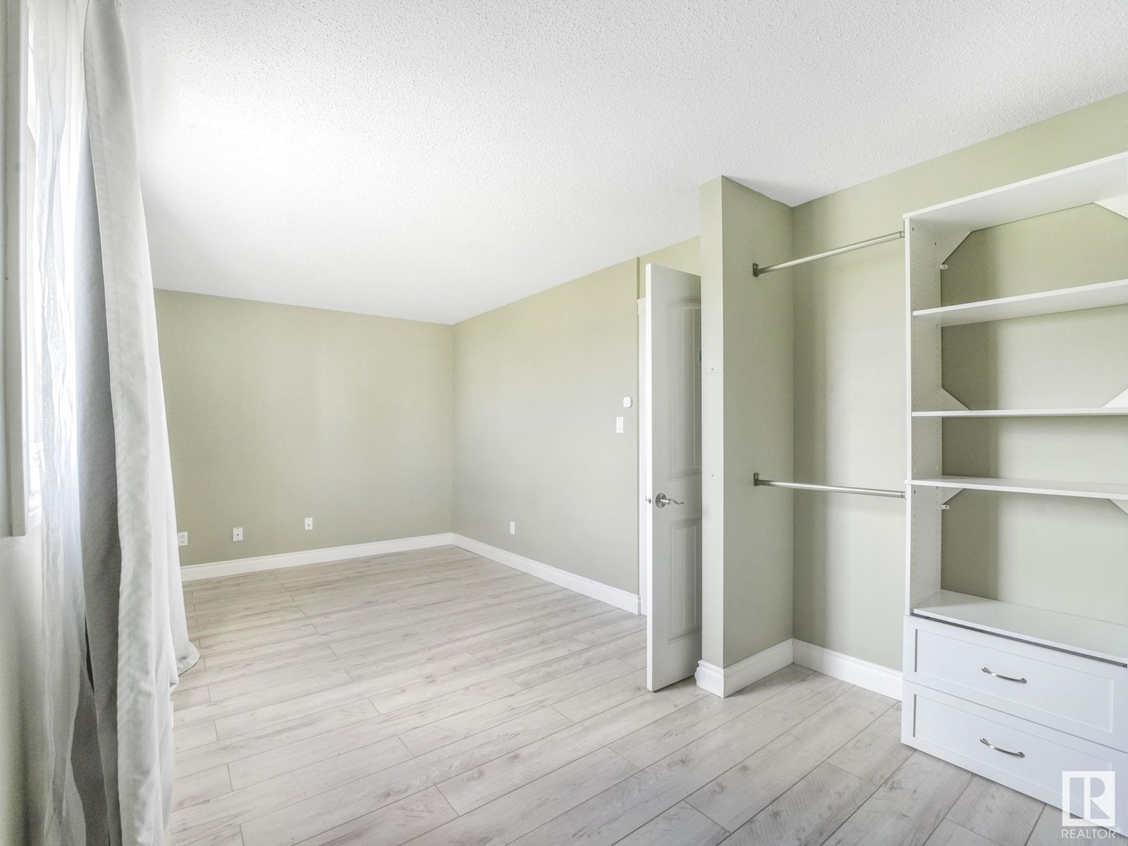 Photo 26 of 1170 Millbourne E Nw, Edmonton AB
