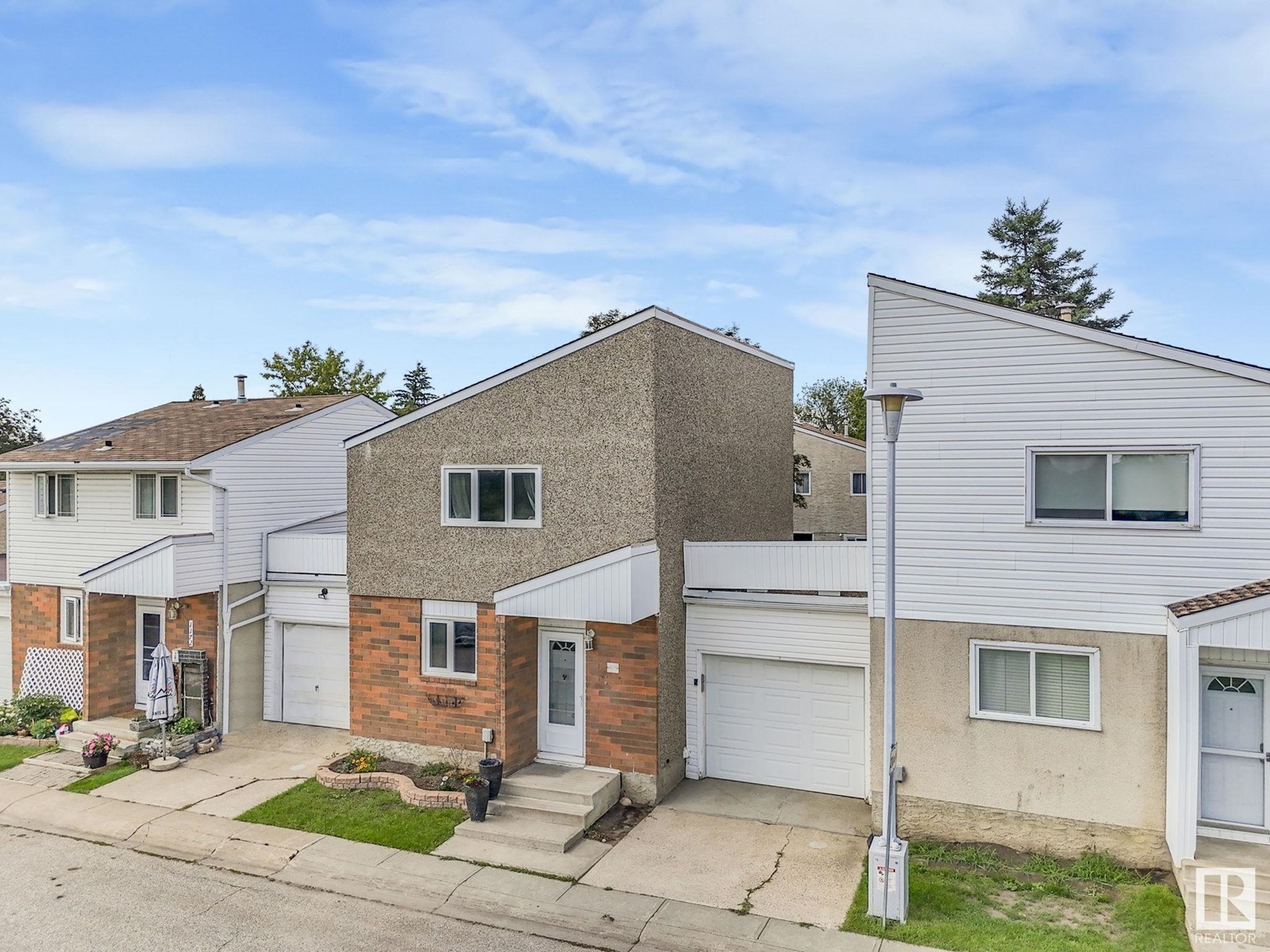 Photo 58 of 1170 Millbourne E Nw, Edmonton AB