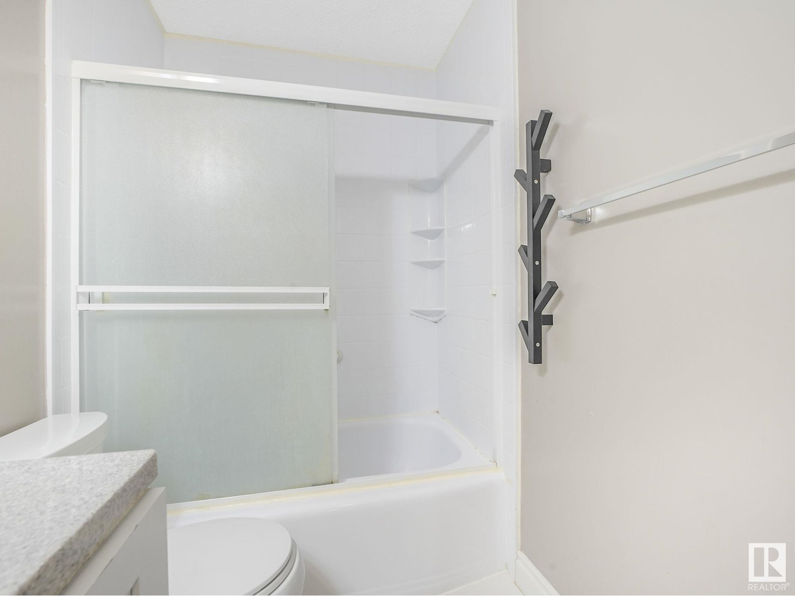 Photo 34 of 1170 Millbourne E Nw, Edmonton AB