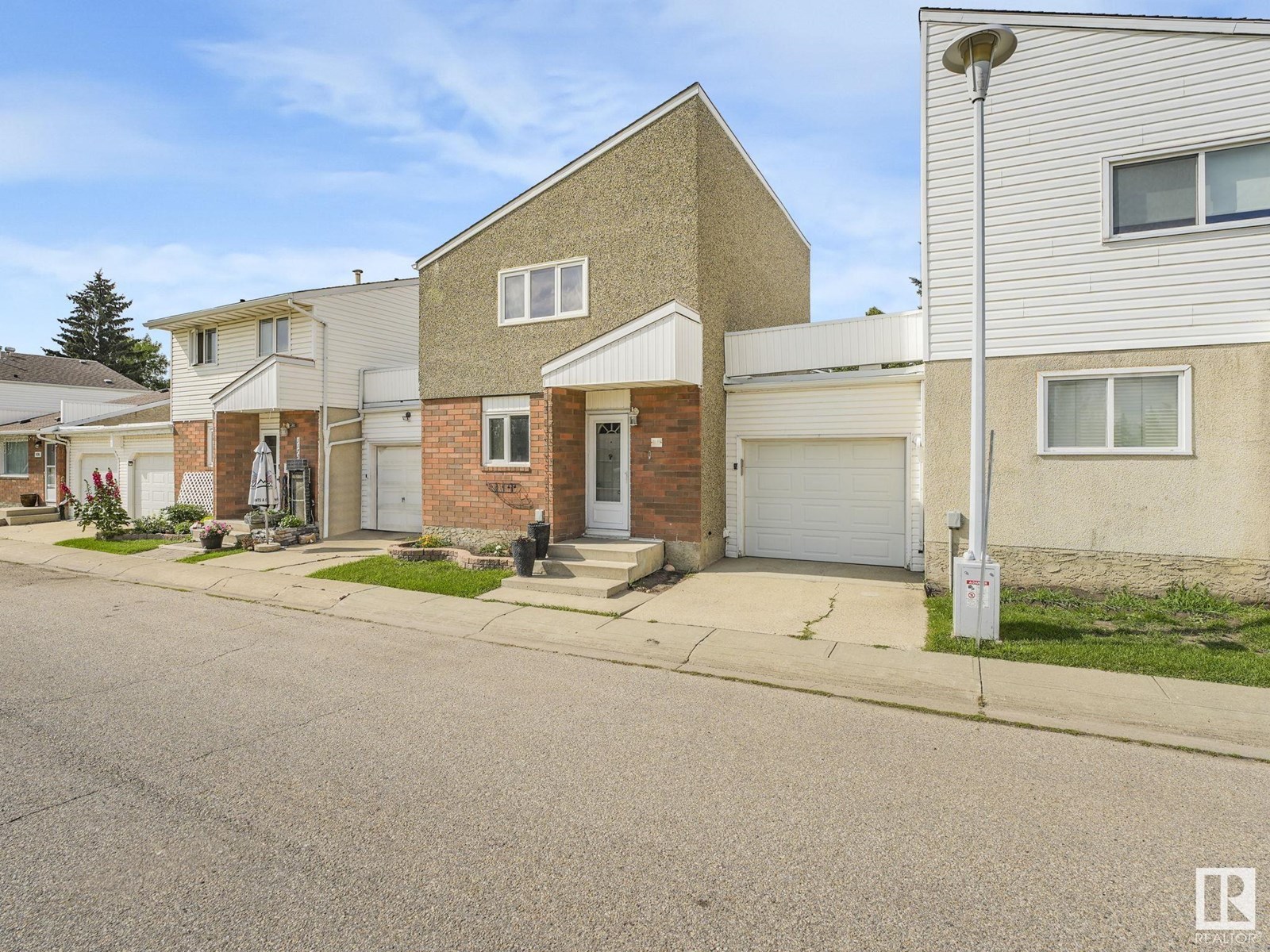 Photo 51 of 1170 Millbourne E Nw, Edmonton AB