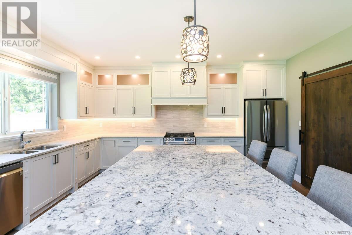 Photo 10 of 2390 Barbara Rd, Courtenay BC