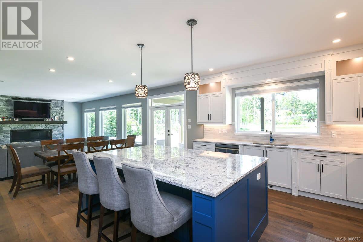 Photo 12 of 2390 Barbara Rd, Courtenay BC