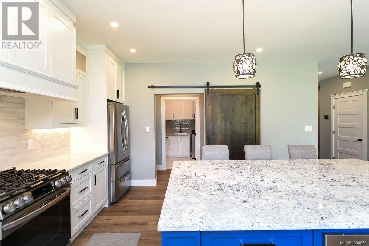 Photo 16 of 2390 Barbara Rd, Courtenay BC