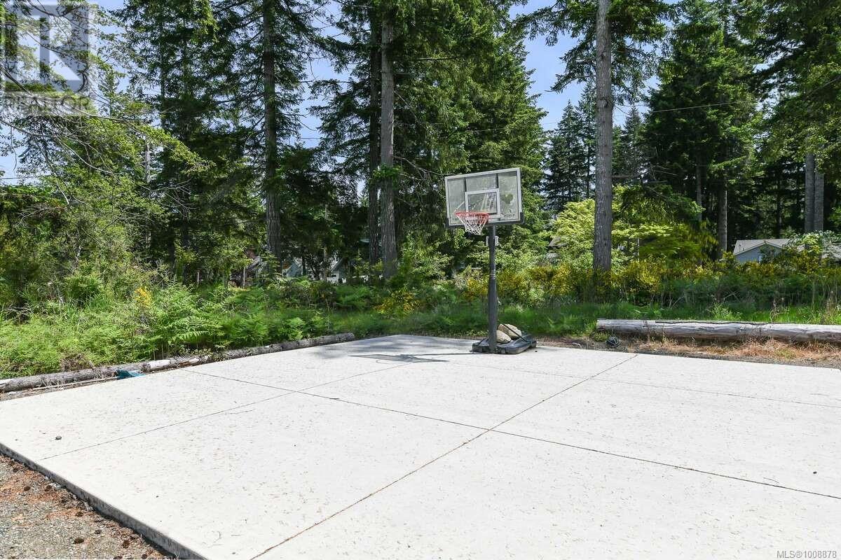 Photo 2 of 2390 Barbara Rd, Courtenay BC
