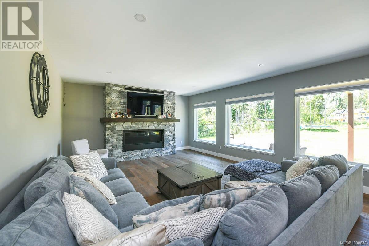 Photo 20 of 2390 Barbara Rd, Courtenay BC