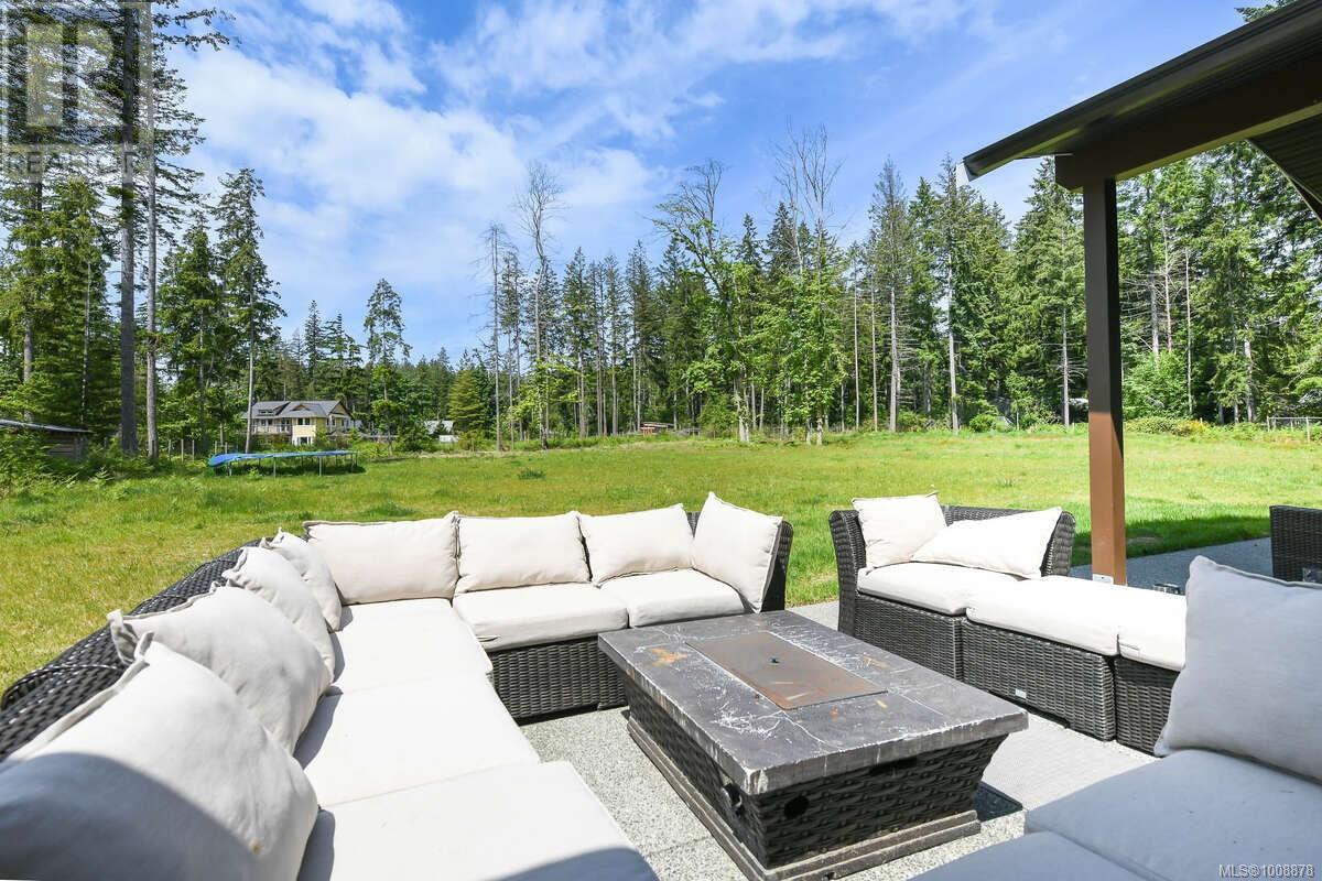 Photo 3 of 2390 Barbara Rd, Courtenay BC