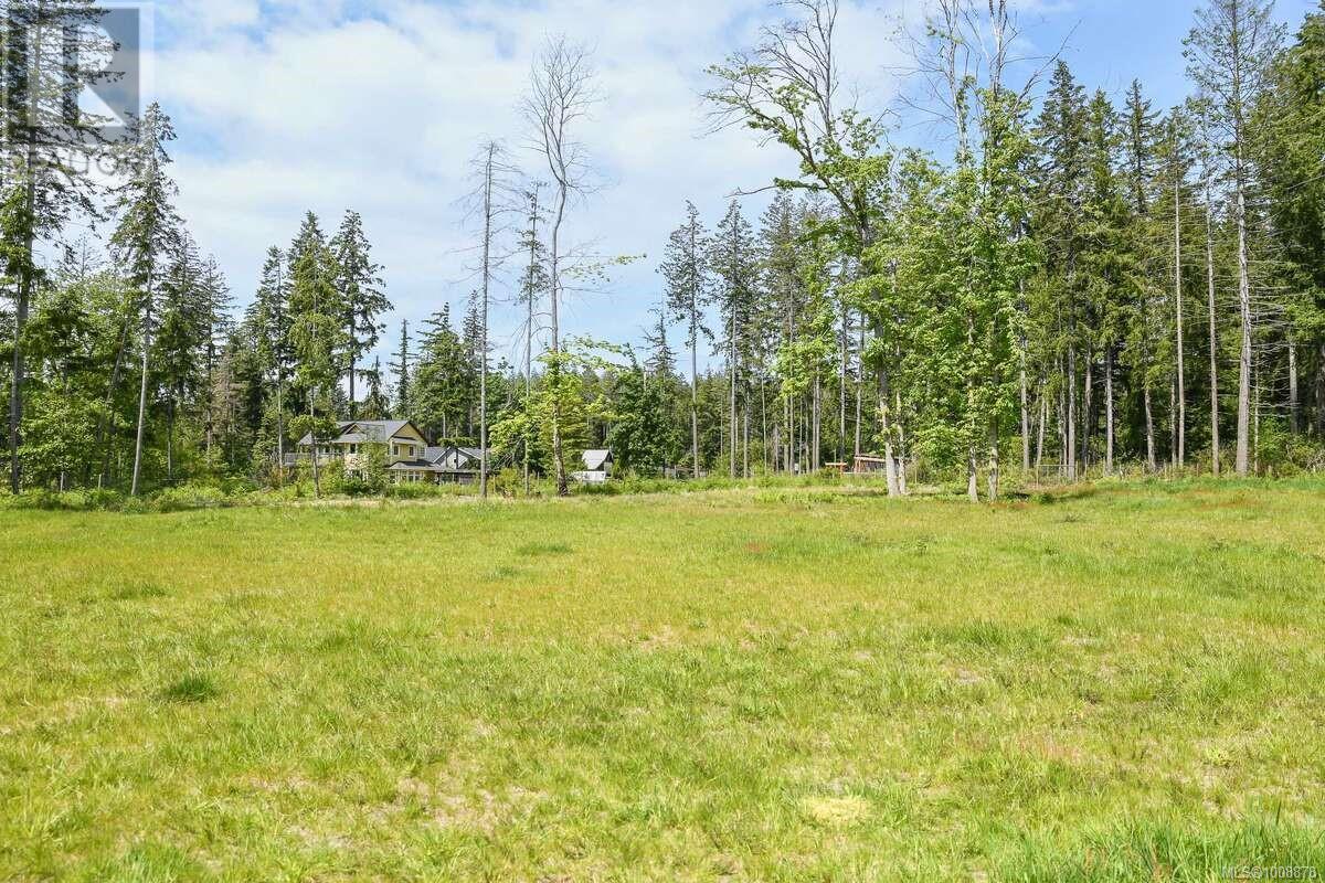 Photo 31 of 2390 Barbara Rd, Courtenay BC
