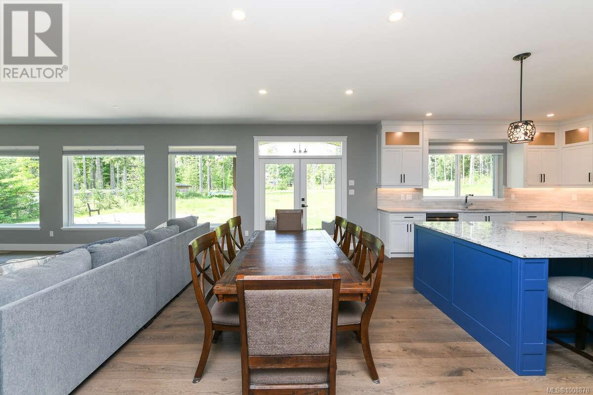 Photo 33 of 2390 Barbara Rd, Courtenay BC