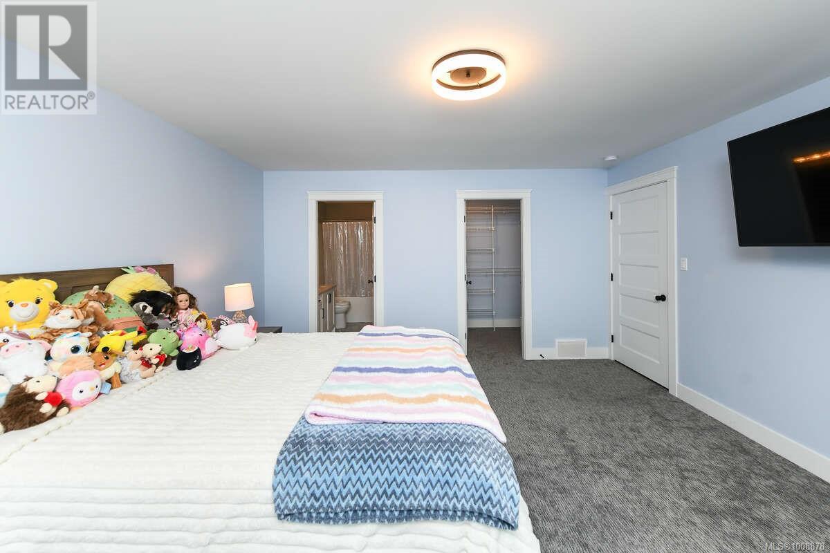 Photo 37 of 2390 Barbara Rd, Courtenay BC