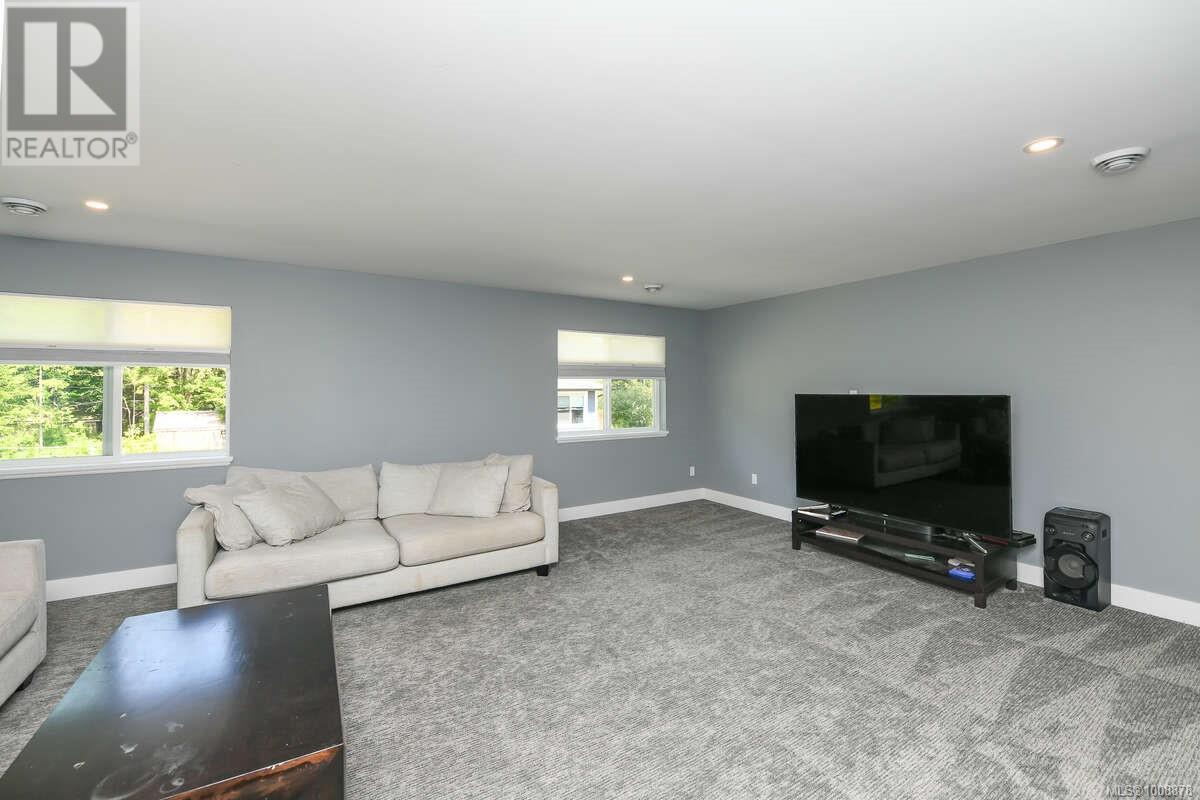 Photo 46 of 2390 Barbara Rd, Courtenay BC