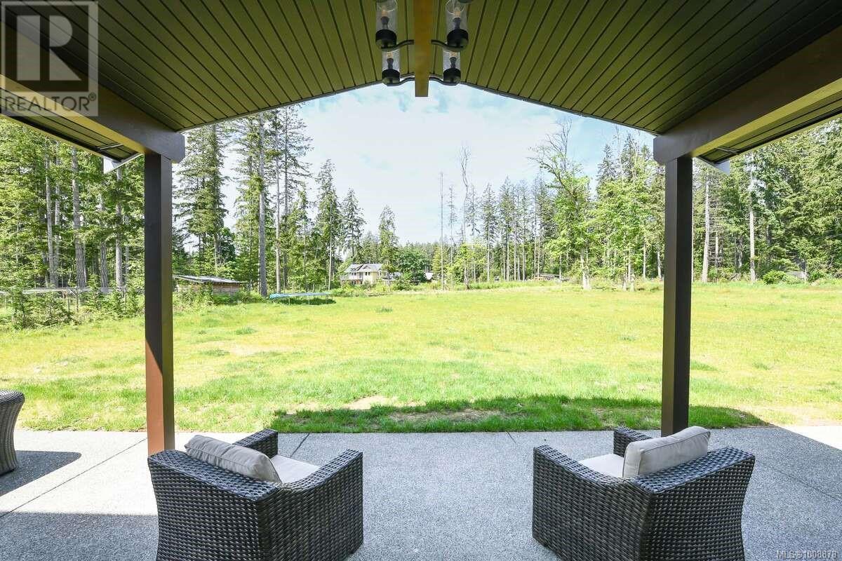 Photo 5 of 2390 Barbara Rd, Courtenay BC