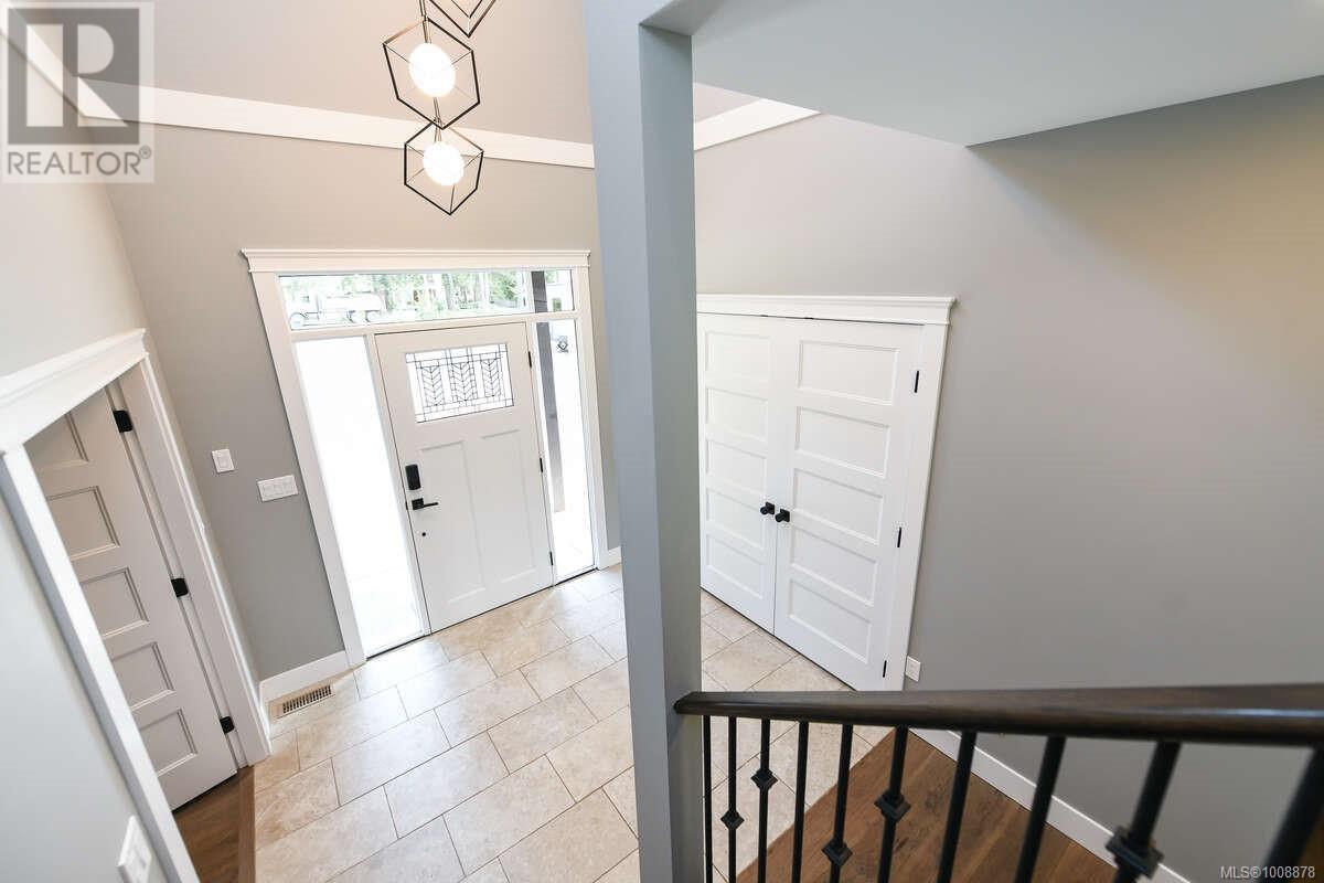 Photo 6 of 2390 Barbara Rd, Courtenay BC