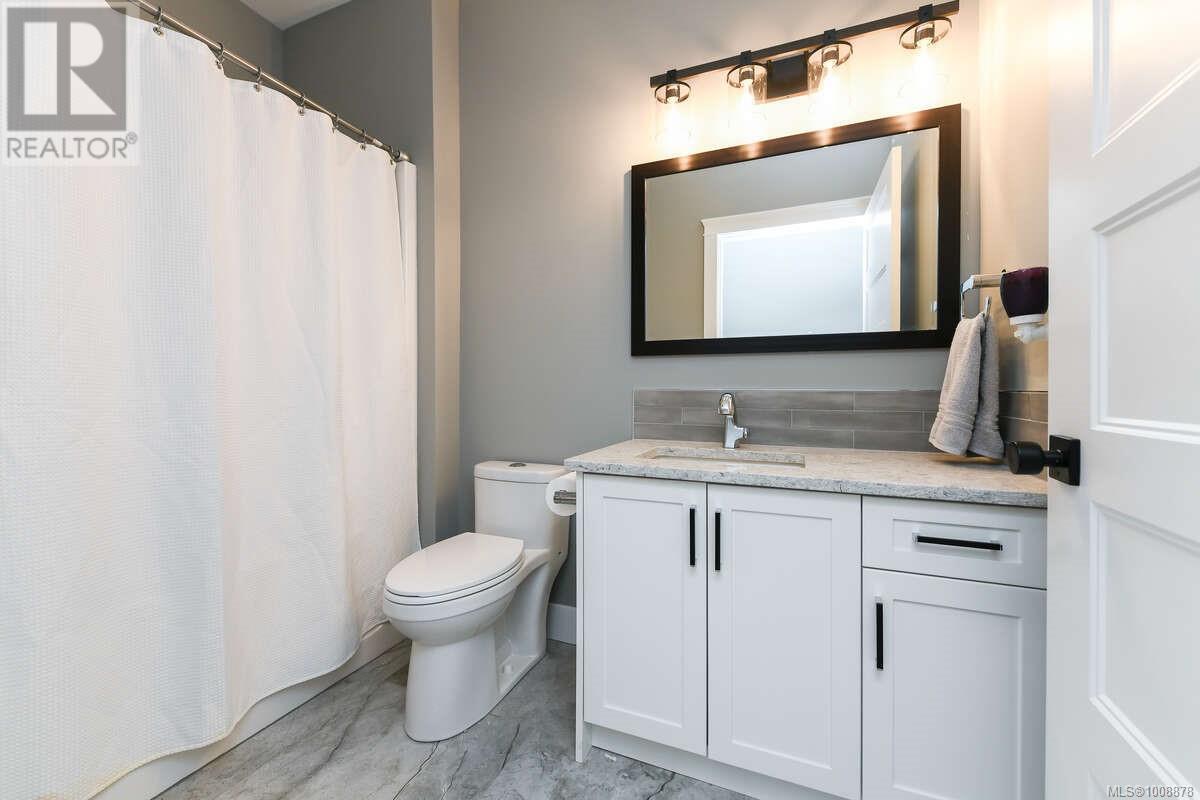 Photo 8 of 2390 Barbara Rd, Courtenay BC