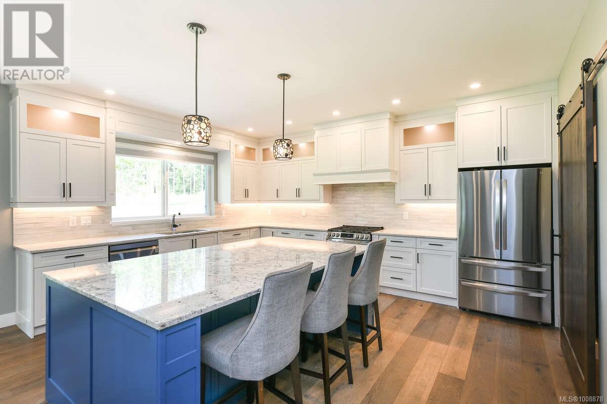 Photo 9 of 2390 Barbara Rd, Courtenay BC