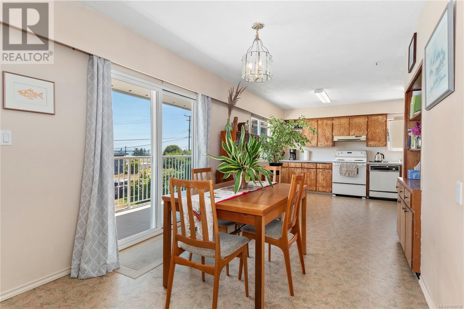 Photo 8 of 22 Mclean St, Campbell River BC