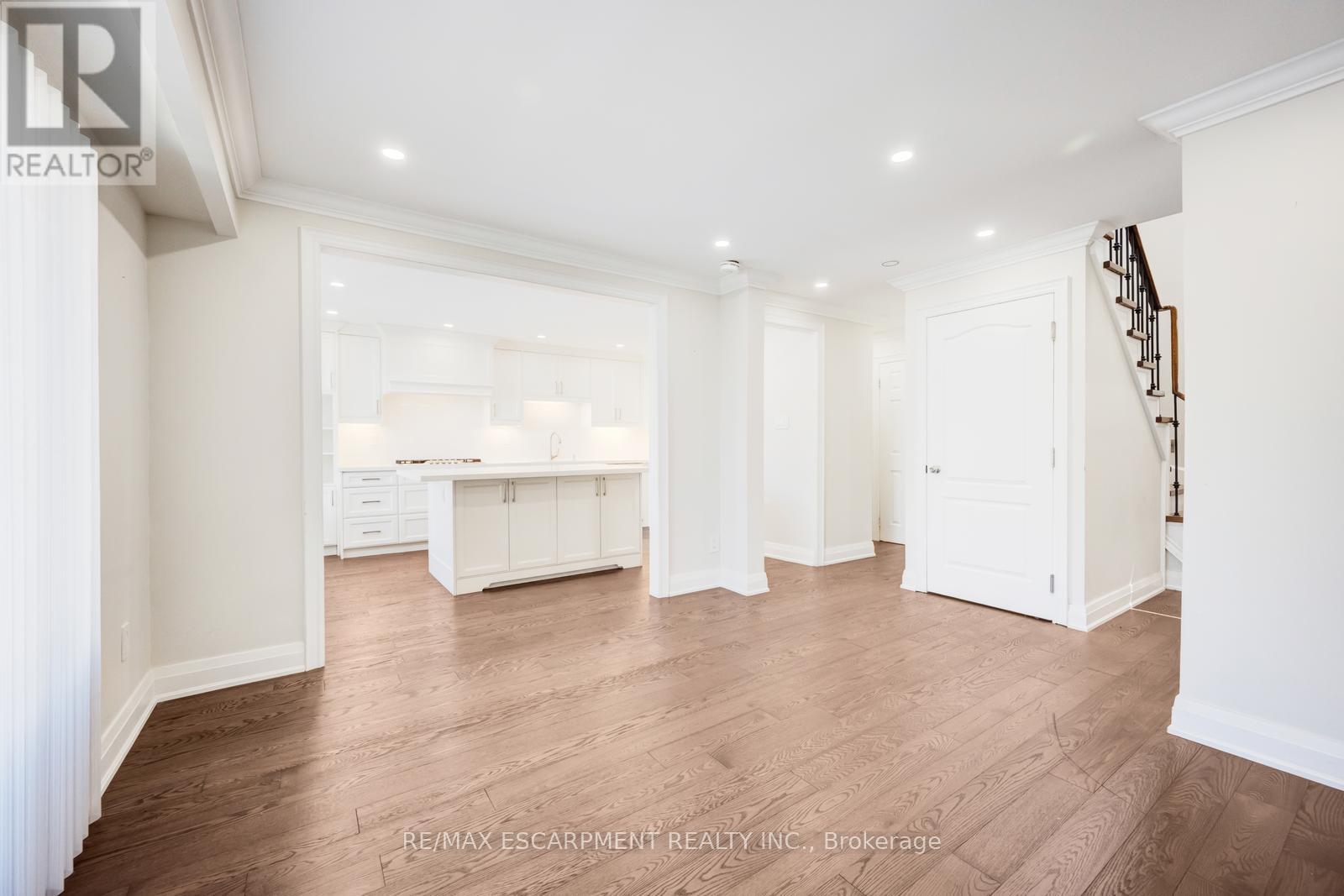 Photo 31 of 17 Nantucket Crescent, Brampton ON