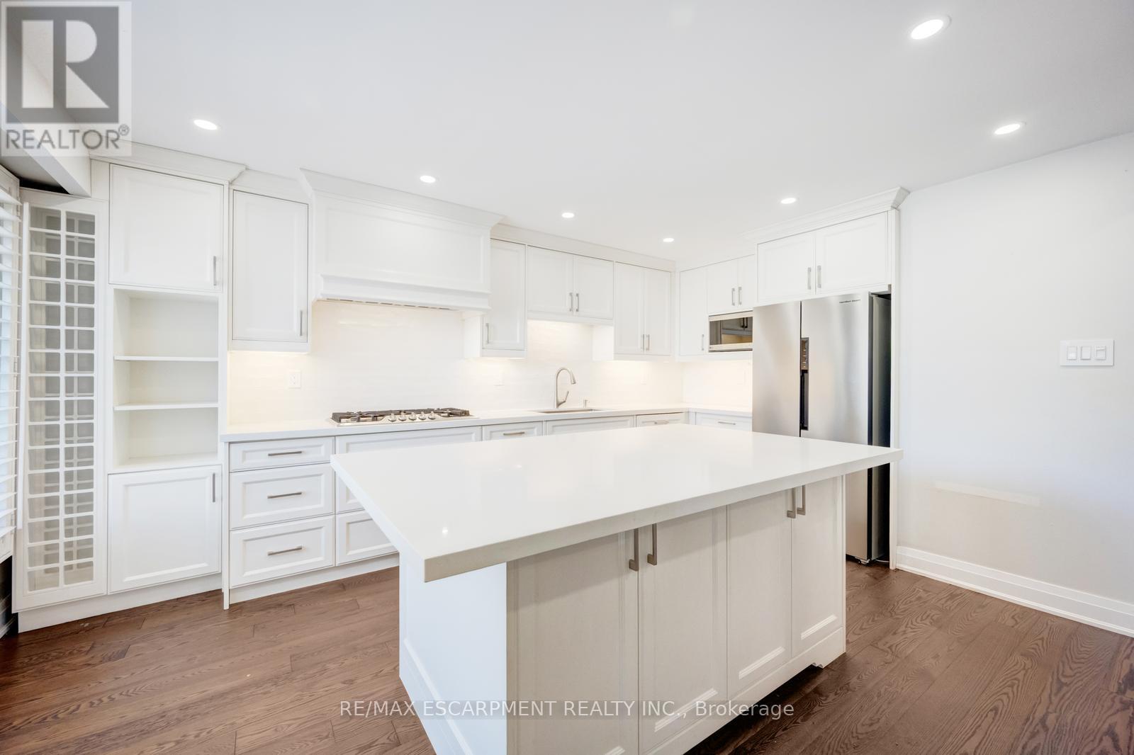 Photo 16 of 17 Nantucket Crescent, Brampton ON