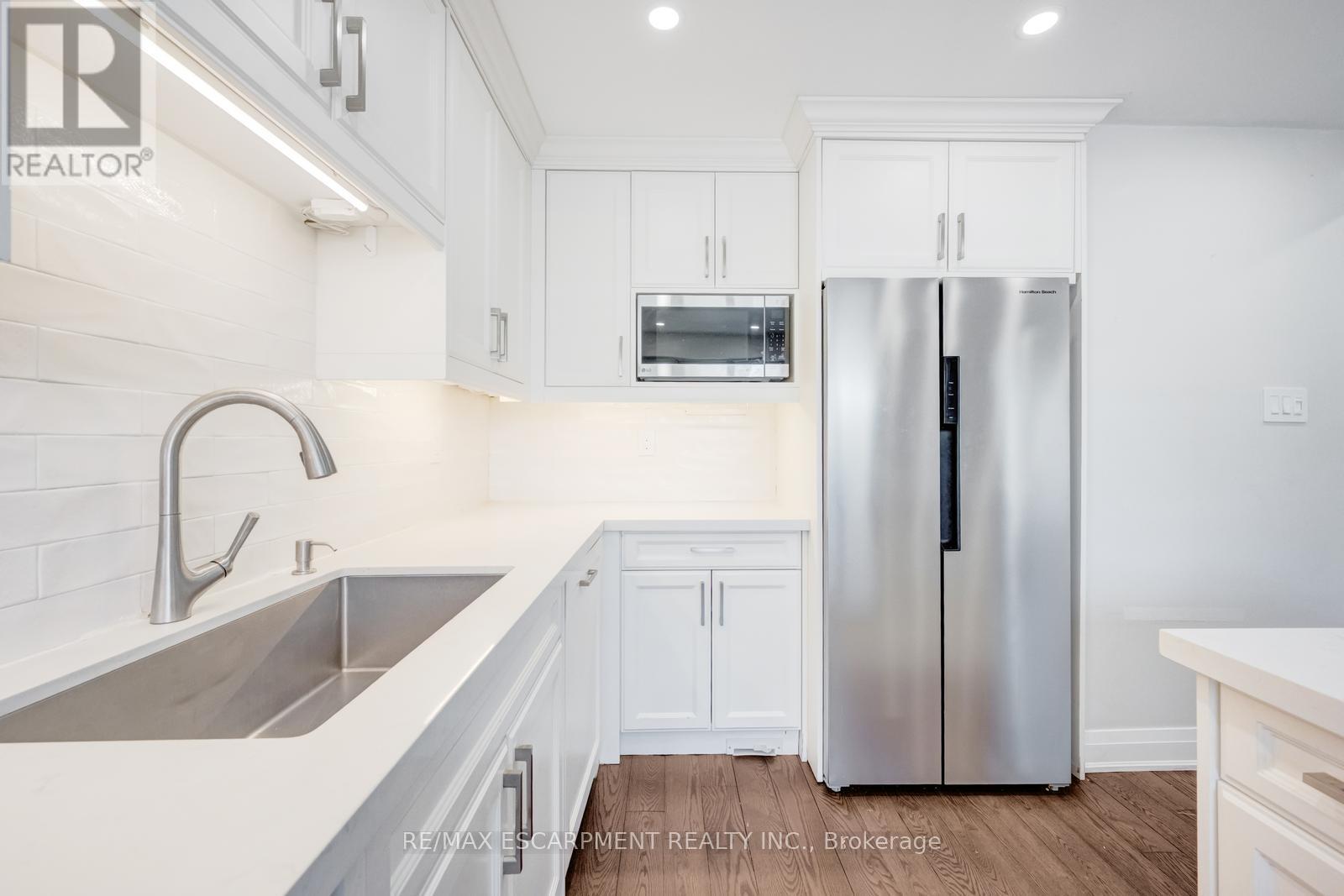 Photo 18 of 17 Nantucket Crescent, Brampton ON