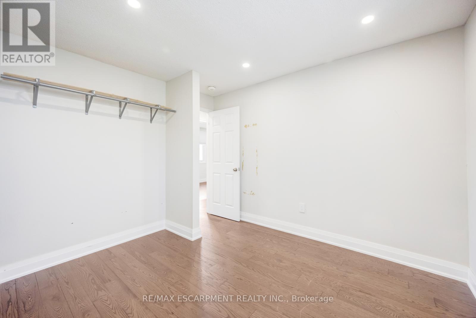Photo 2 of 17 Nantucket Crescent, Brampton ON
