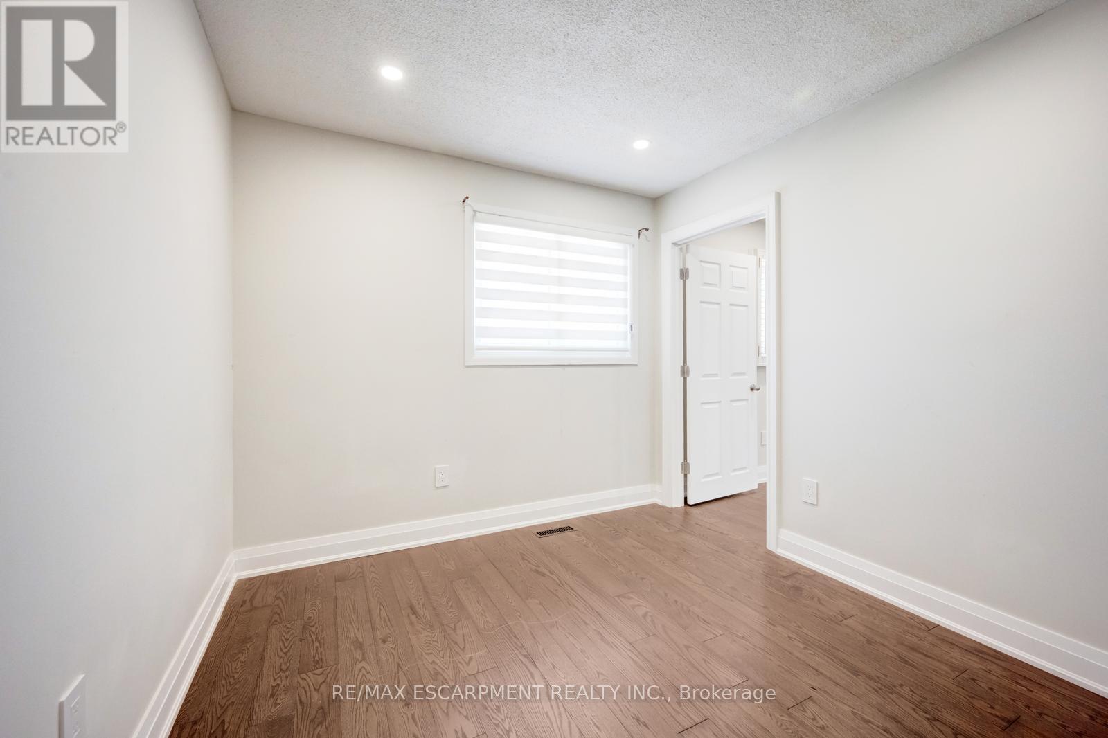 Photo 25 of 17 Nantucket Crescent, Brampton ON
