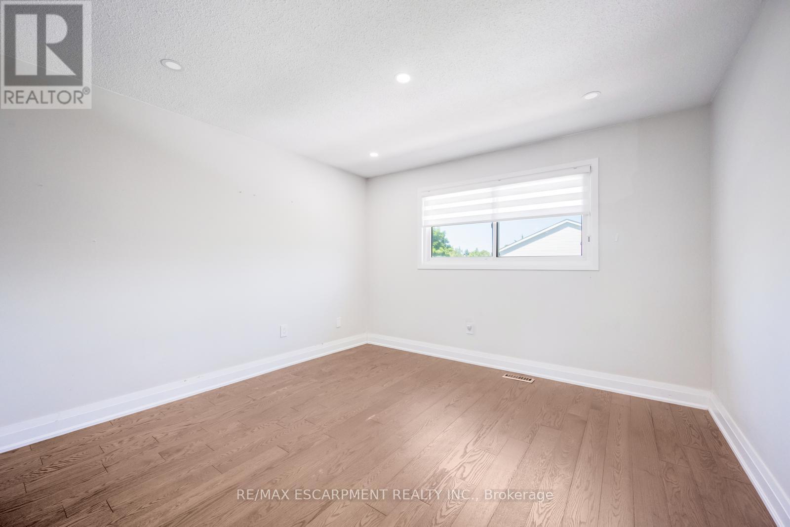 Photo 30 of 17 Nantucket Crescent, Brampton ON