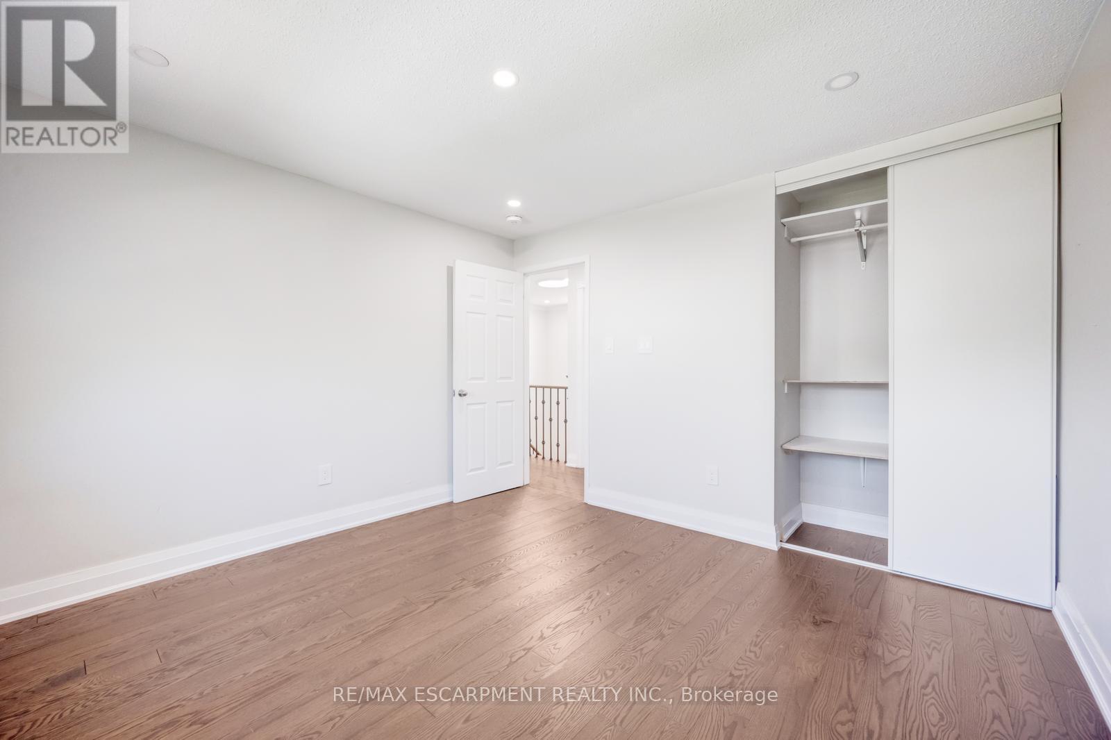 Photo 15 of 17 Nantucket Crescent, Brampton ON