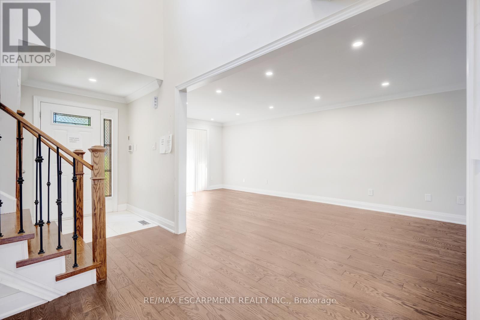 Photo 29 of 17 Nantucket Crescent, Brampton ON