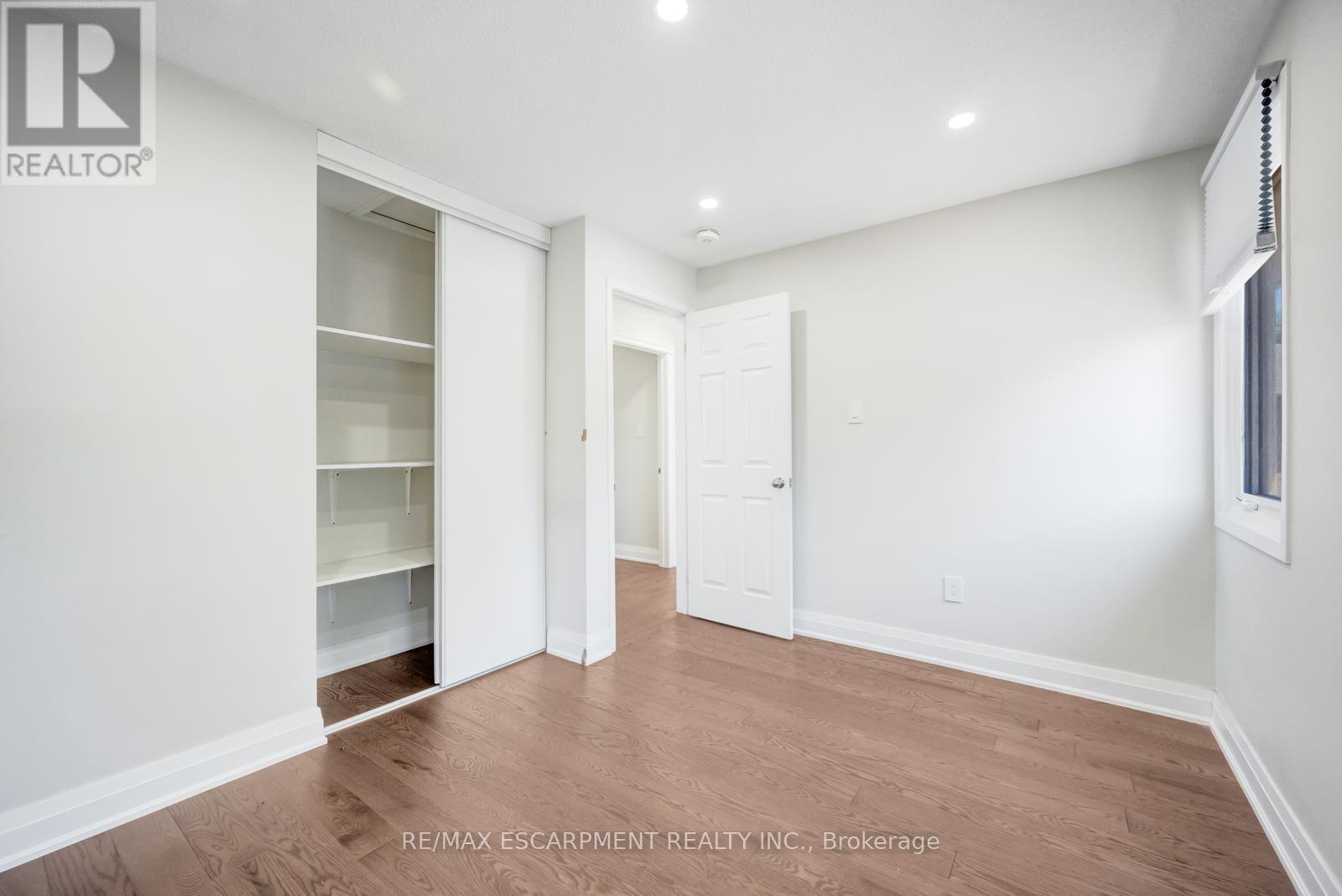 Photo 34 of 17 Nantucket Crescent, Brampton ON