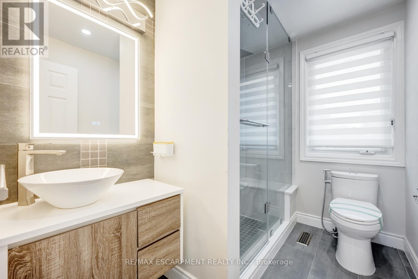 Photo 49 of 17 Nantucket Crescent, Brampton ON