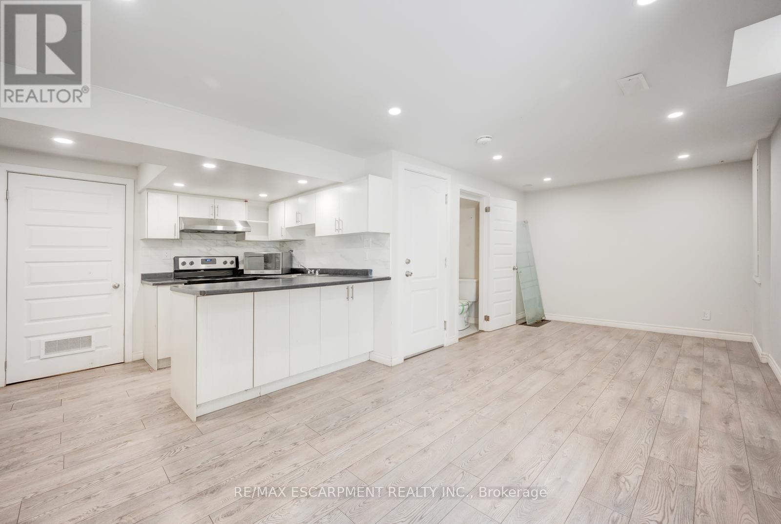 Photo 17 of 17 Nantucket Crescent, Brampton ON