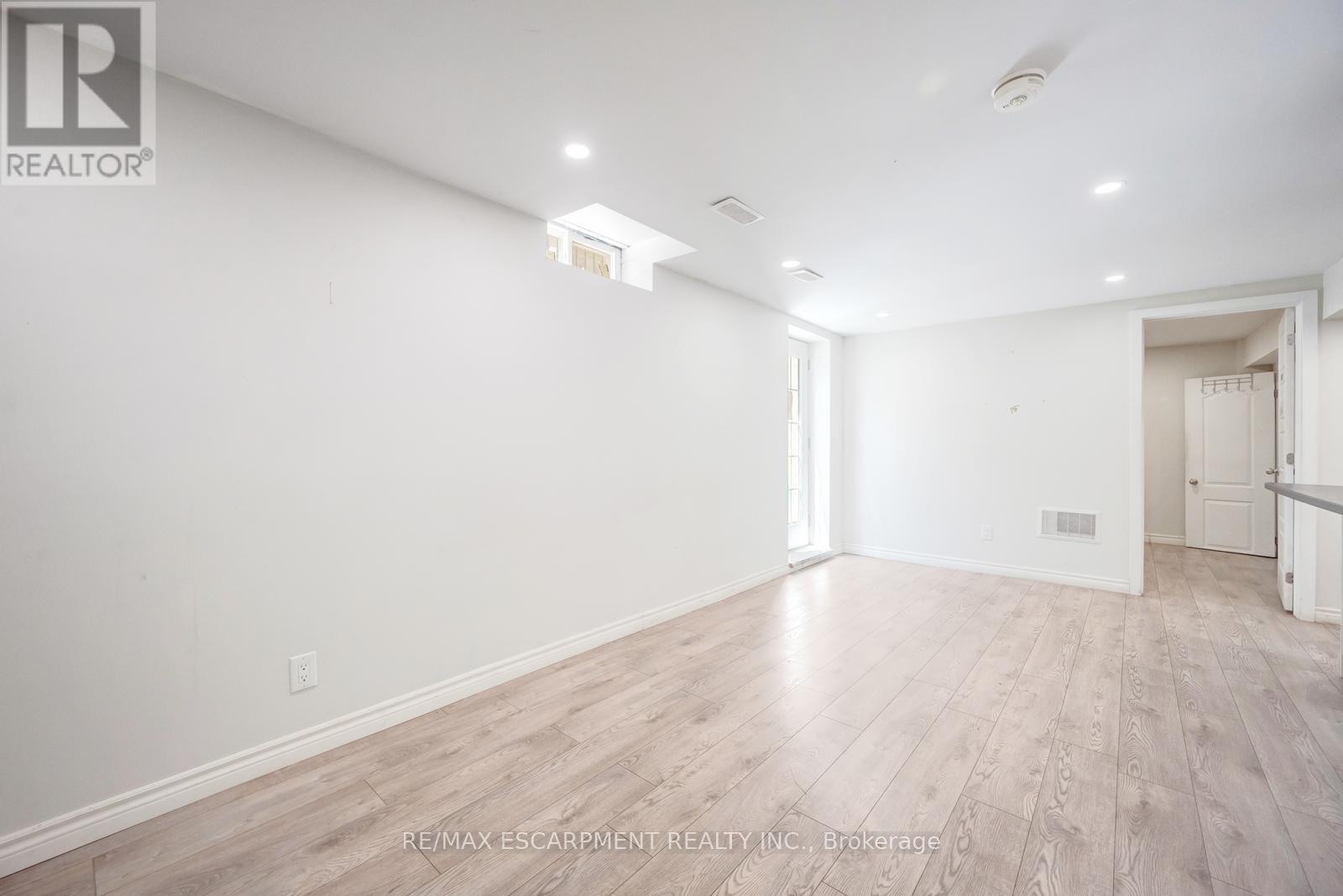Photo 50 of 17 Nantucket Crescent, Brampton ON