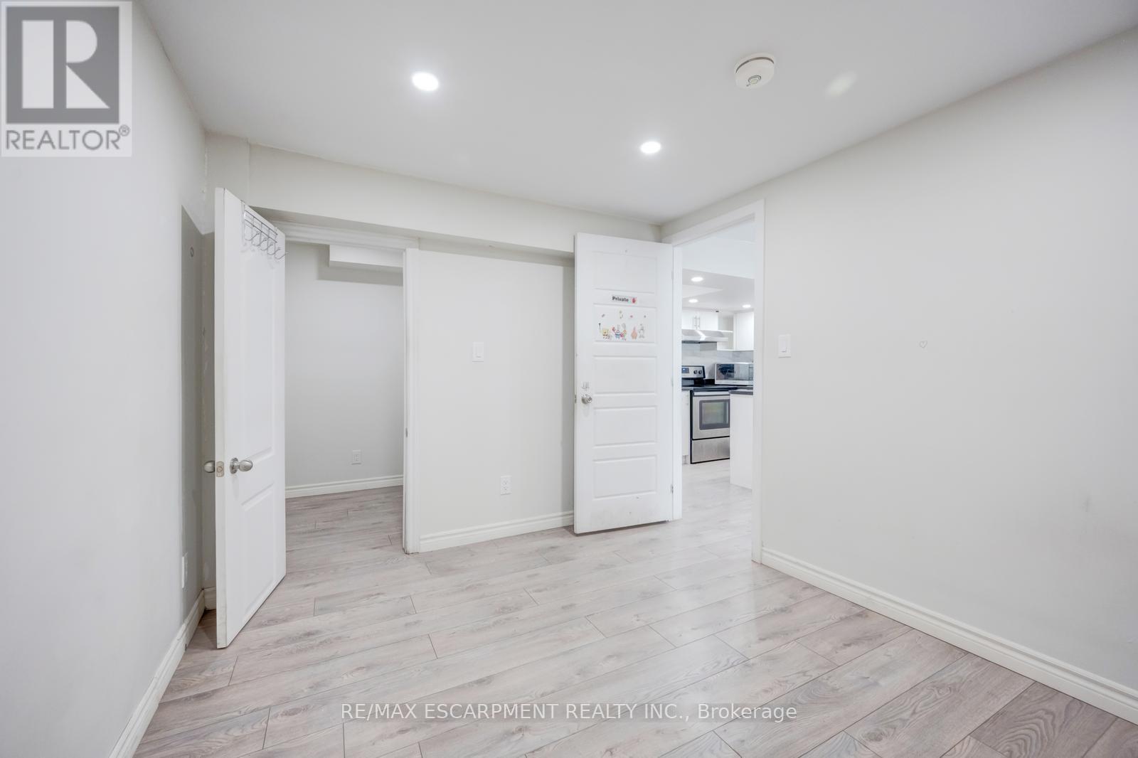 Photo 42 of 17 Nantucket Crescent, Brampton ON
