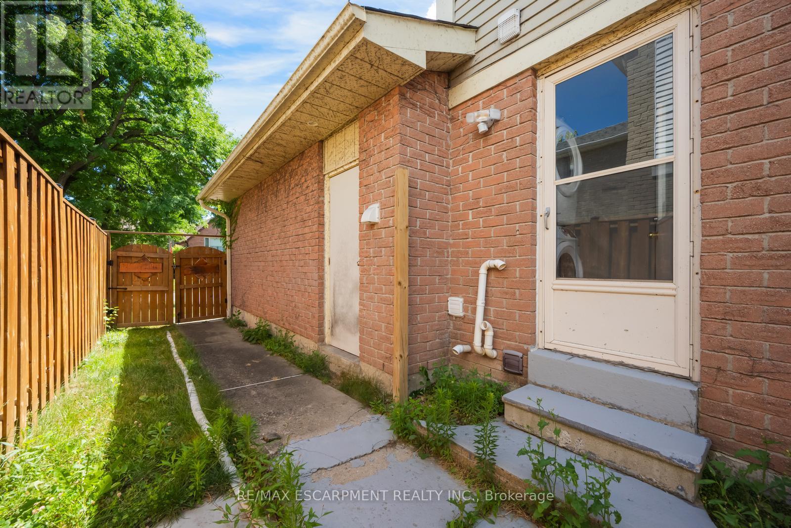 Photo 22 of 17 Nantucket Crescent, Brampton ON