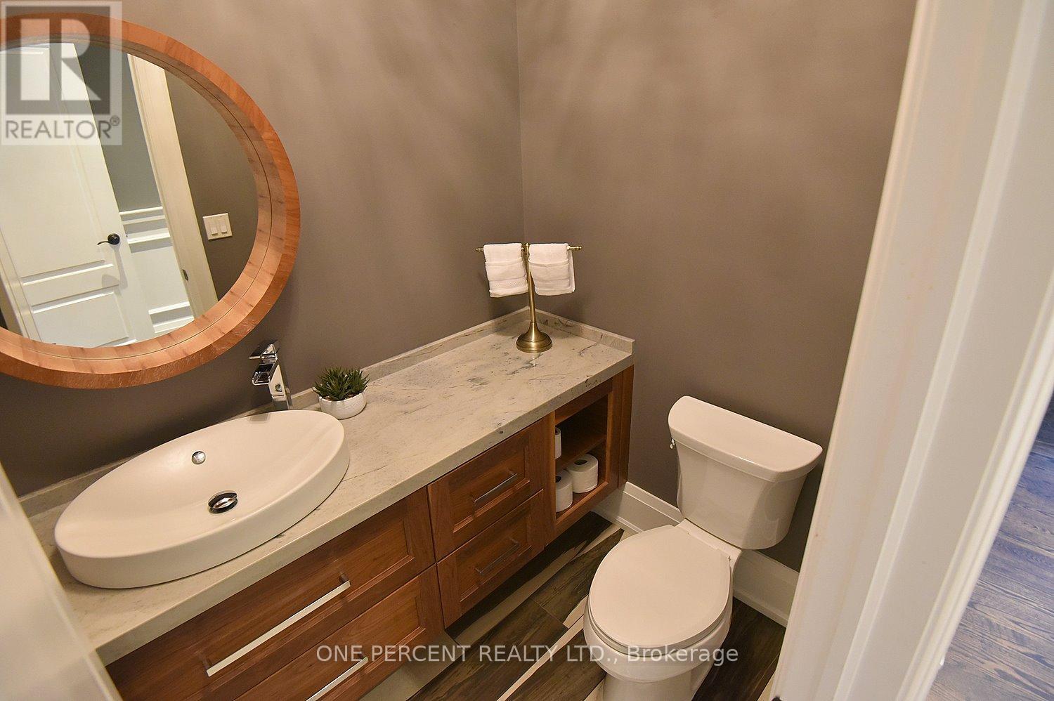 Photo 26 of 4180 Lakeshore Road, Burlington ON