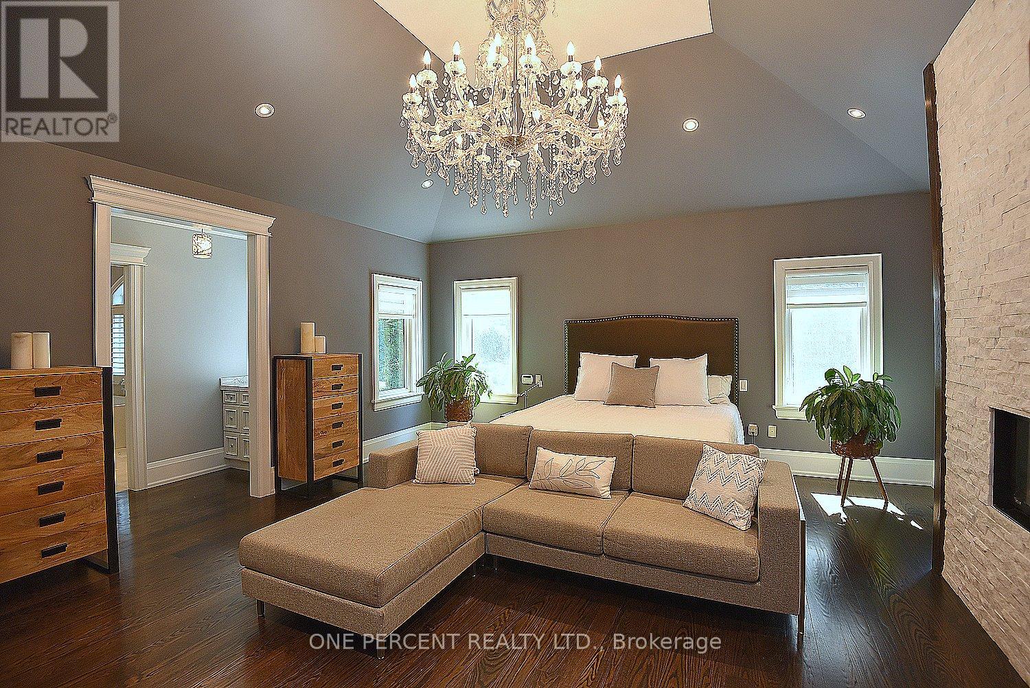 Photo 8 of 4180 Lakeshore Road, Burlington ON