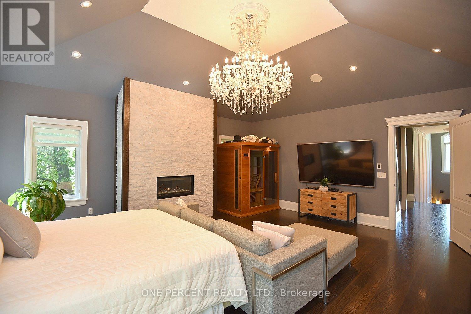 Photo 18 of 4180 Lakeshore Road, Burlington ON