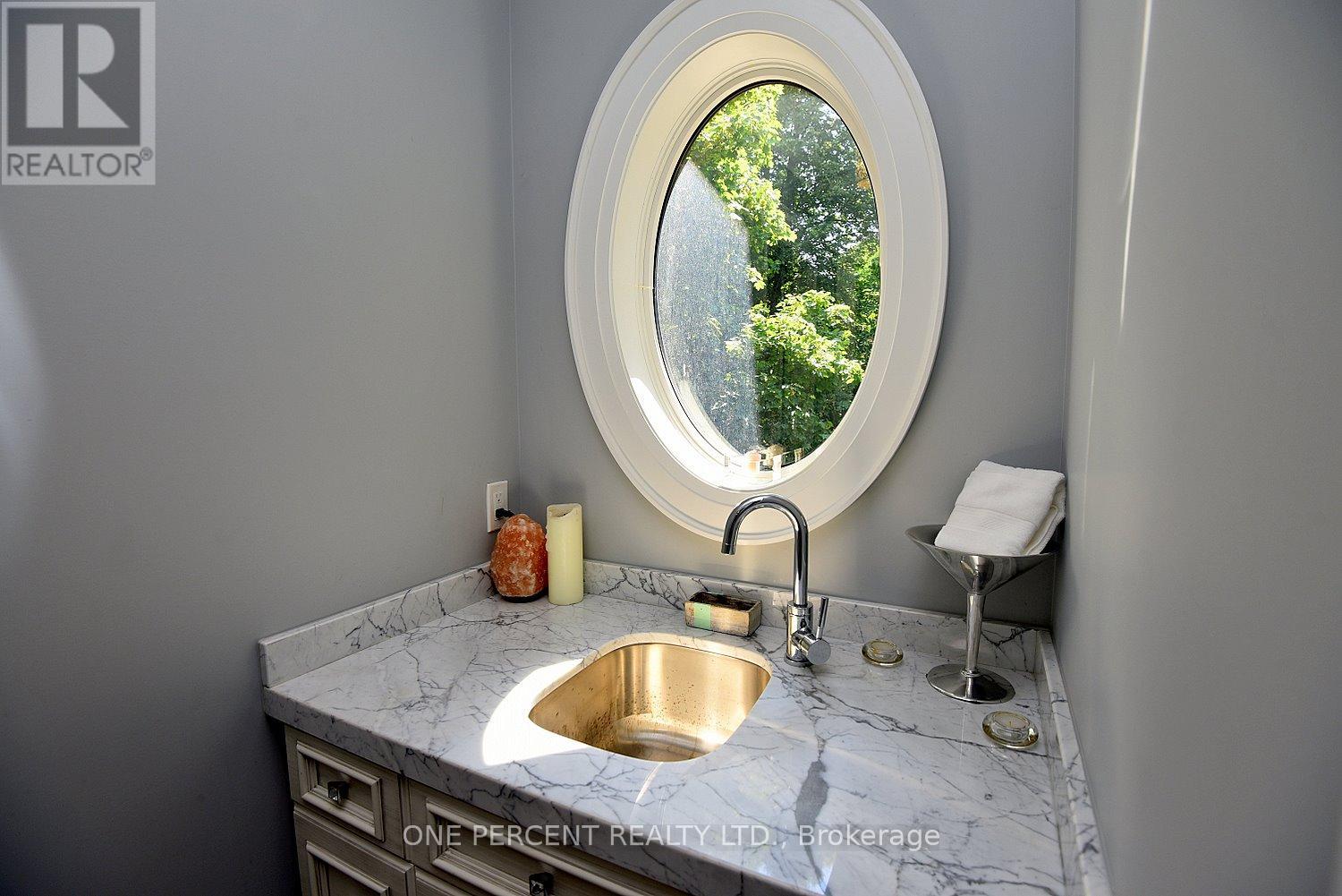 Photo 10 of 4180 Lakeshore Road, Burlington ON