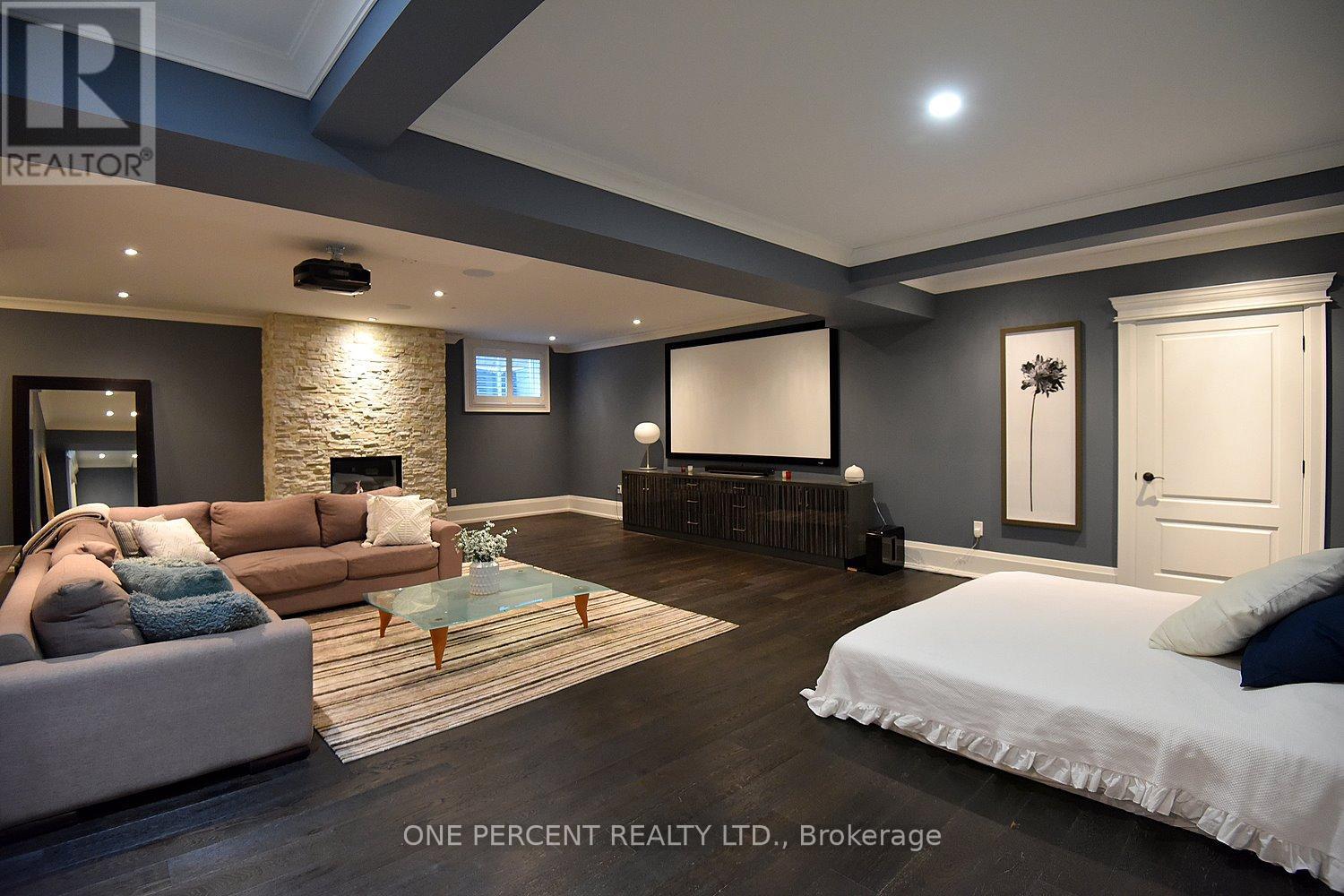 Photo 24 of 4180 Lakeshore Road, Burlington ON
