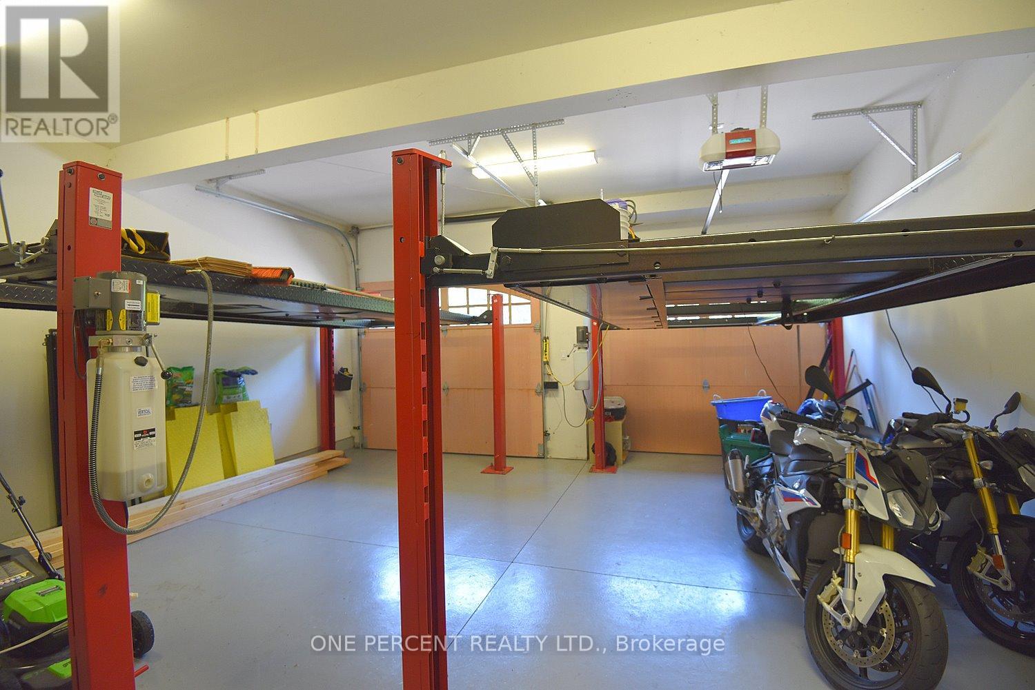Photo 5 of 4180 Lakeshore Road, Burlington ON