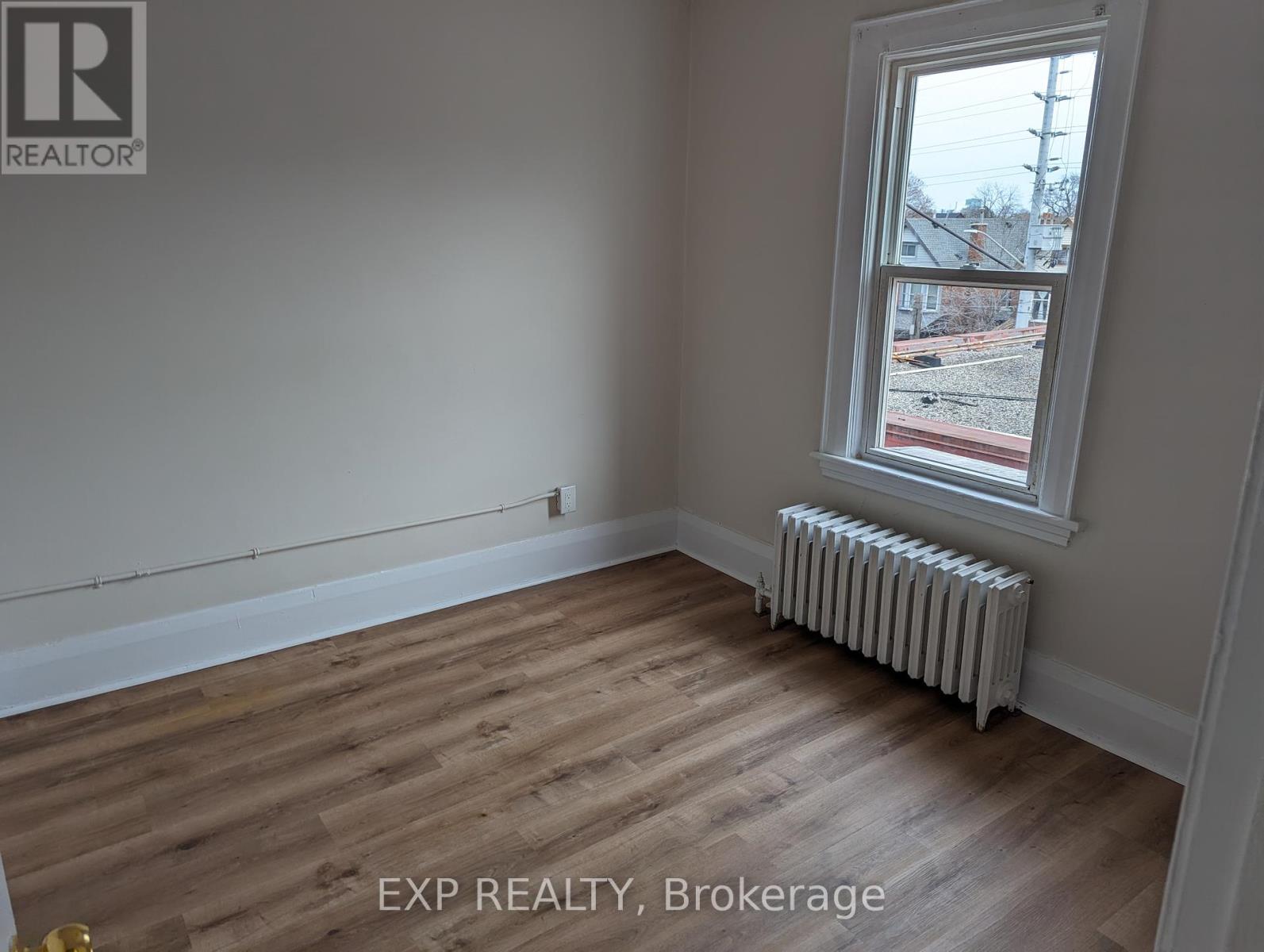 Photo 16 of 959 Main Street E, Hamilton ON