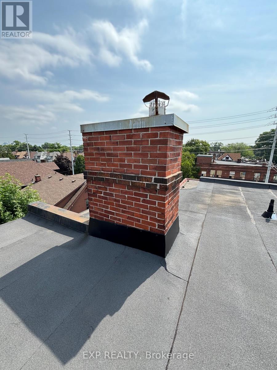Photo 11 of 959 Main Street E, Hamilton ON